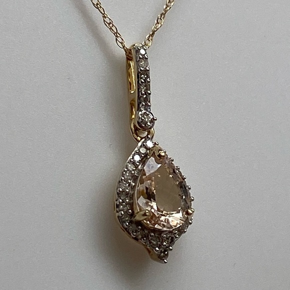 10K Yellow Gold Pear Shape Morganite and 0.11ct twt. Diamond Pendant with Chain - Picture 5 of 9